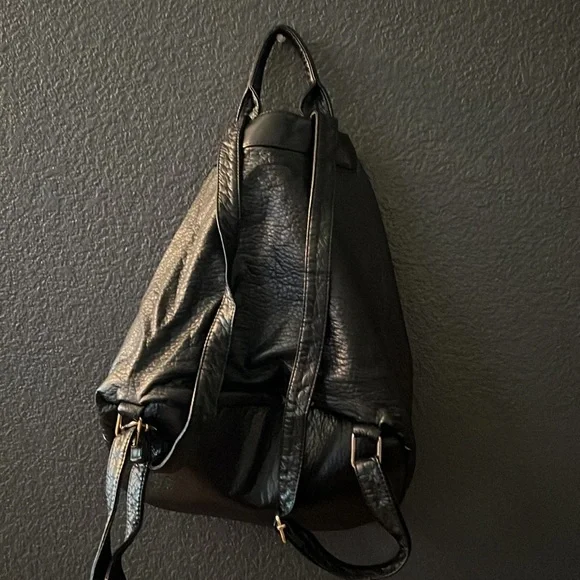 Black backpack 🎒 - Picture 5 of 6